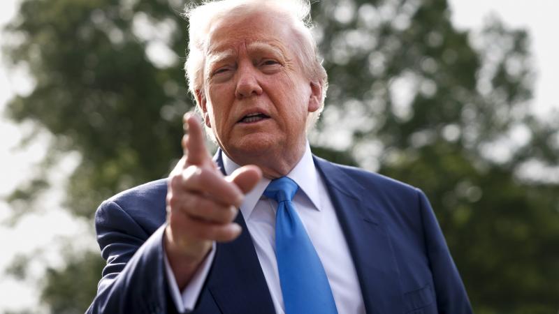 Elképesztő, hogy egy amerikai elnök nyíltan leértékelheti a Fed vezetőjét, mint egy lúzert. Milyen következményekkel járhat a Trump-jelenség? Az ilyen megnyilvánulások alááshatják a monetáris politika függetlenségét, és bizalmatlanságot szülhetnek a pénzü