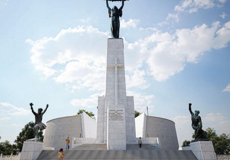 A Várkapitányság hivatalosan is megerősítette, hogy óriáskereszt kerül a Szabadság-szoborra.