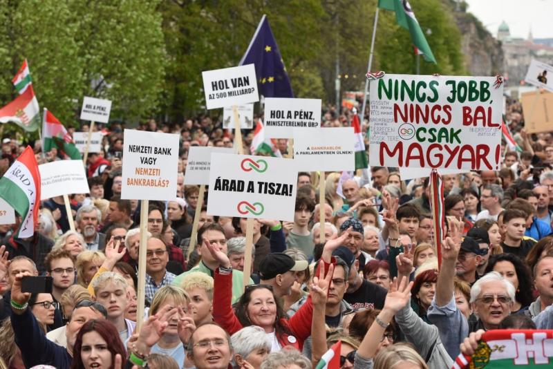 A Publicus legfrissebb felmérése szerint a Tisza előnye csupán 7 százalékra rúg, míg a DK valószínűleg átlépné a parlamenti küszöböt.