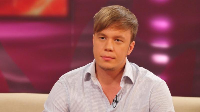 Fekete Dávid megosztotta, hogy kisfia, aki súlyos betegen jött a világra, folyamatosan fejlődik és előrehalad a nehézségeken keresztül.