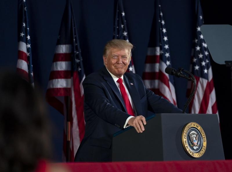 Trump rendkívüli elismerését fejezte ki a libériai elnök angoltudása iránt, ám valószínű, hogy nem volt tisztában azzal, hogy Libéria hivatalos nyelve éppen az angol.