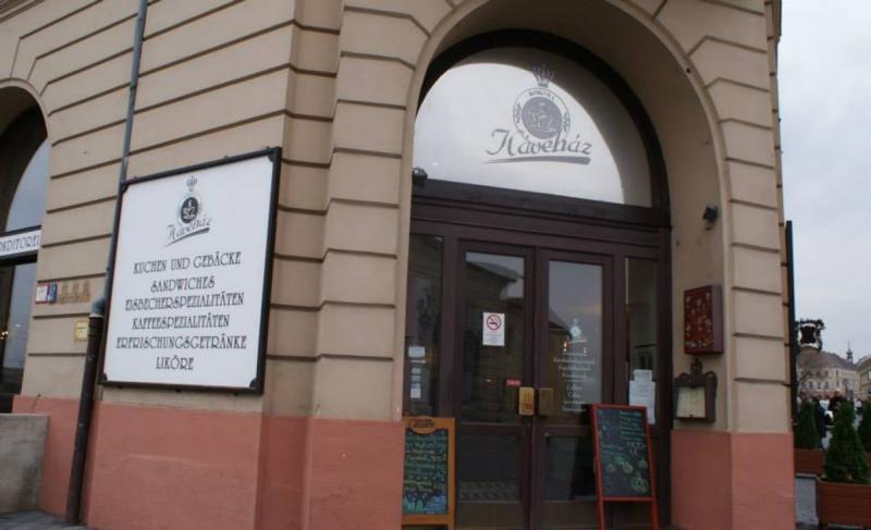 A Ruszwurm cukrászda után a Korona cukrászdát is elérte a végrehajtók szele.