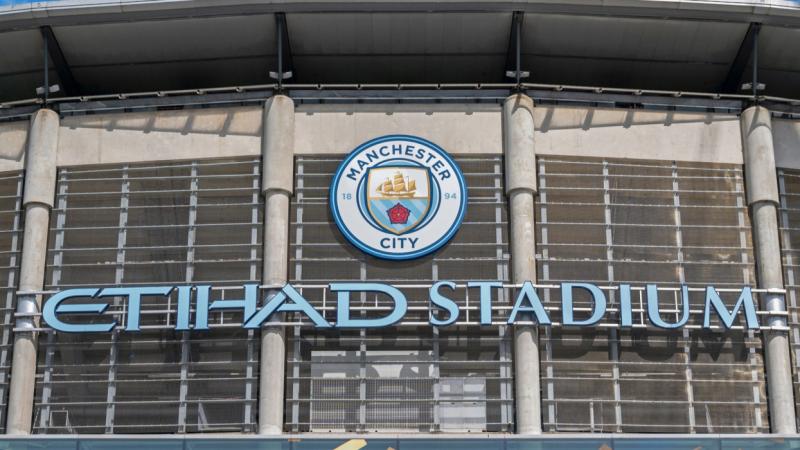 Rodri ismét sérülést szenvedett el, és ezúttal hosszabb időt kell kihagynia a Manchester City aranylabdás játékosának. A helyzet komoly kihívások elé állítja a csapatot, hiszen a középpályás hiányát nehéz pótolni. A Pénzcentrum tudósítása szerint a sérülé