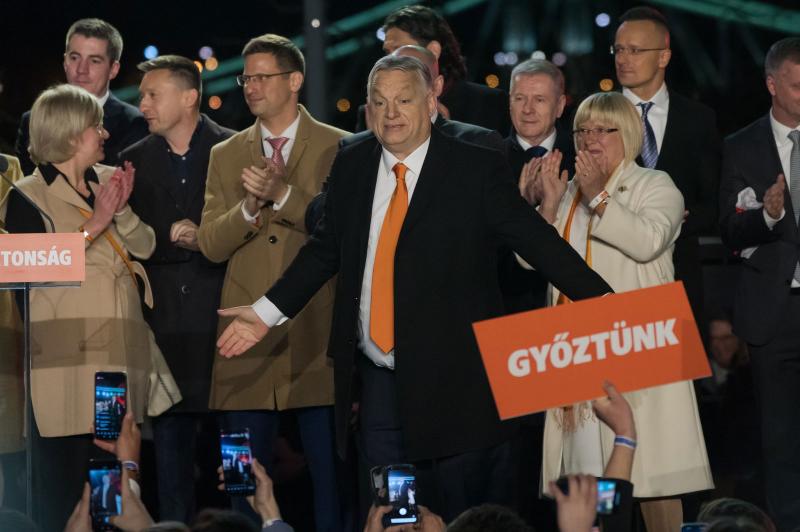 Mindenki megdöbbent a fideszes csúcspolitikus beszédén, hiszen olyan meglepő és szokatlan dolgokat fogalmazott meg, amiket korábban sosem hallottunk tőle.