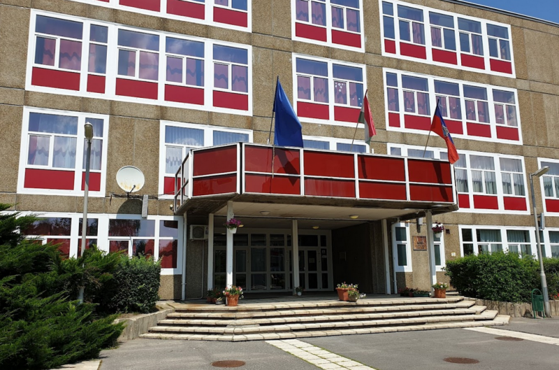 Székesfehérvár egyik technikumának és kollégiumának vízhálózatában is felfedezték azt a baktériumot, amelyet a helyi kórház szülészetén is azonosítottak.