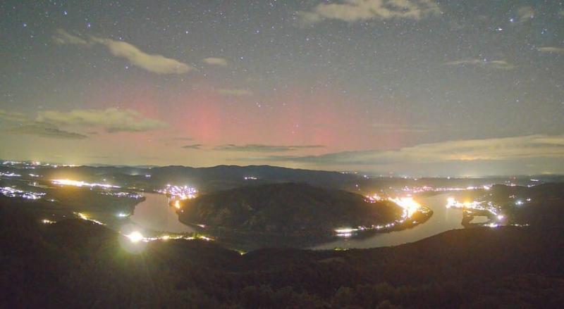 Hétfő éjjel ismét megcsillant a sarki fény Magyarország egén.