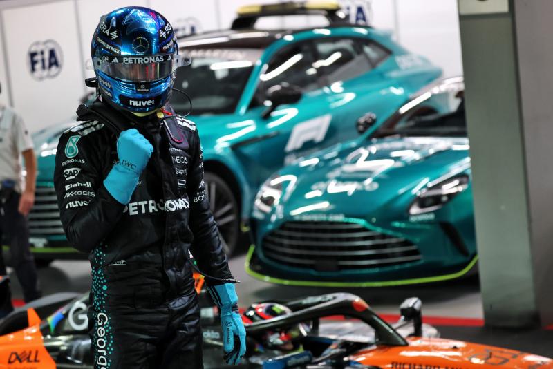 A Mercedes dominál a rajtrács élén! Russell győzelme a szingapúri időmérőn | M4 Sport