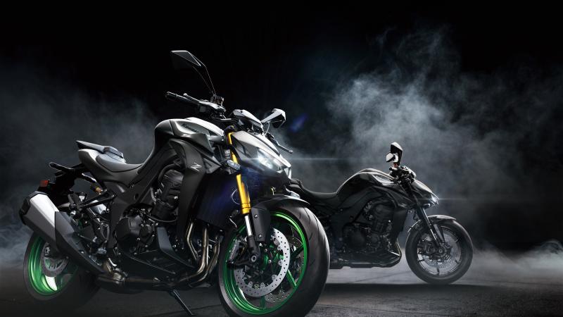 Megdöbbentő élmények: Kawasaki Z1100 és Z1100 SE – Totalcar

A Kawasaki Z1100 és annak SE változata igazi motoros csemege, amely a klasszikus formavilág és a modern technológia tökéletes ötvözete. Ezek a gépek nem csupán a teljesítményükkel, hanem stílusu