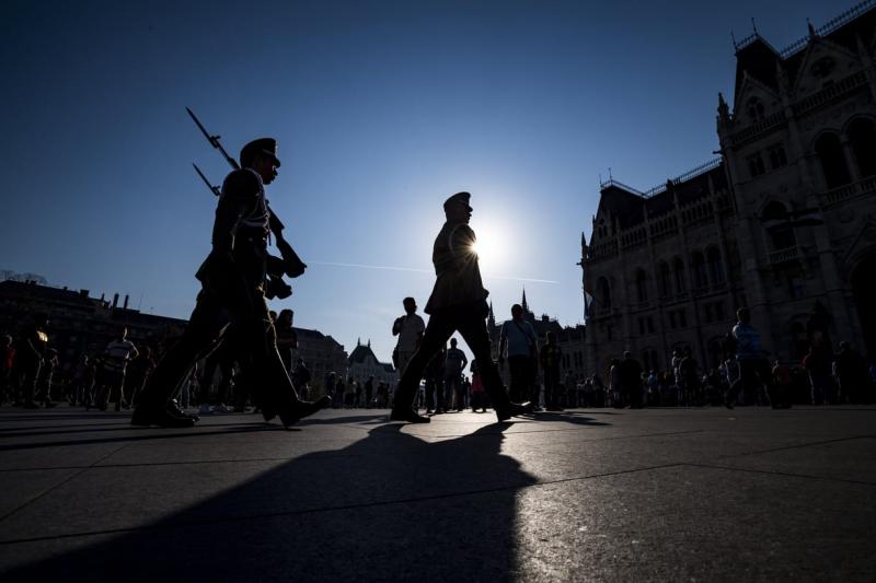 A NAV-nál új vezetői pozíciót kapott az az alezredes, aki a Malac Varázs disznótoros rendezvényen kifogásolható magatartást tanúsított kolléganőivel szemben.