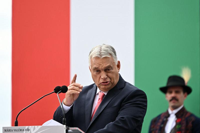 Orbán Viktor kijelentése szerint a repülőrajtot már sikerült megvalósítani, és figyelmeztetett arra, hogy az aktuális gazdaságpolitika öngyilkosságnak minősíthető.