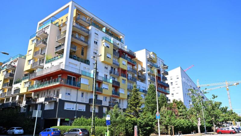 Itt az idő, hogy beszéljünk a lakáspiaci helyzetről: a lakások árai robbanásszerűen emelkedtek, amit már nem lehet figyelmen kívül hagyni - írja a Pénzcentrum.