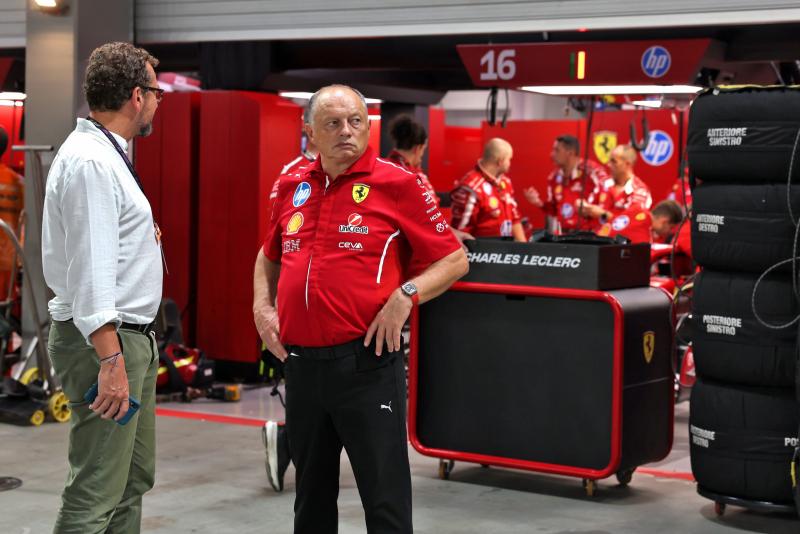 Olasz sajtóértesülések szerint Vasseur heves eszmecserét folytatott a Ferrari egyik mérnökével Szingapúrban, ami komoly vitákat generált a csapaton belül. | M4 Sport