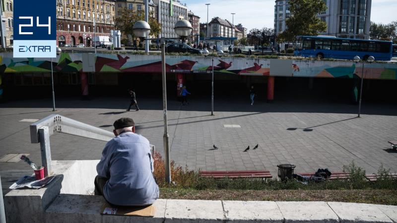 A Boráros tér hűvös sarkain, a hajléktalanok közé keveredve, talán a nagykőrösi gyermekotthon egykori lakója is fellelhető.