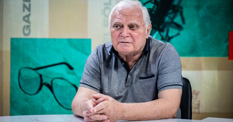 Kéri László szerint a Fidesz politikai tevékenysége már nem a hagyományos kormányzás keretein belül zajlik, hanem egyre inkább a fókuszcsoportok visszajelzéseire épülő kampánystratégiákra támaszkodik. Ez a megközelítés a választási kommunikációt és a közp