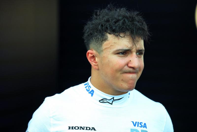 Hadjar: Ez elfogadhatatlan | M4 Sport

Tedd különlegessé a szöveget azzal, hogy kiemelsz egyedi nézőpontokat vagy érzéseket. Például:

Hadjar: Az események alakulása számomra teljesen elfogadhatatlan. Az M4 Sport által közvetített információk alapján úgy 