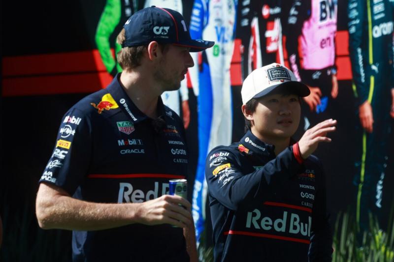 Csapattársa támogatásával Verstappen nagy eséllyel elérheti álmait, és megnyerheti a világbajnokságot.