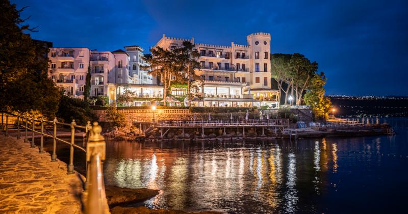 Ezt az abbáziai szállodát a trieszti Habsburg-kastély inspirációja alapján alakították ki.